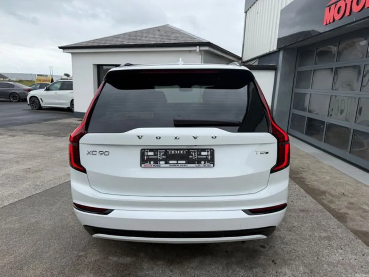 Volvo XC90 T8 PLUS DARK AWD - Image 3