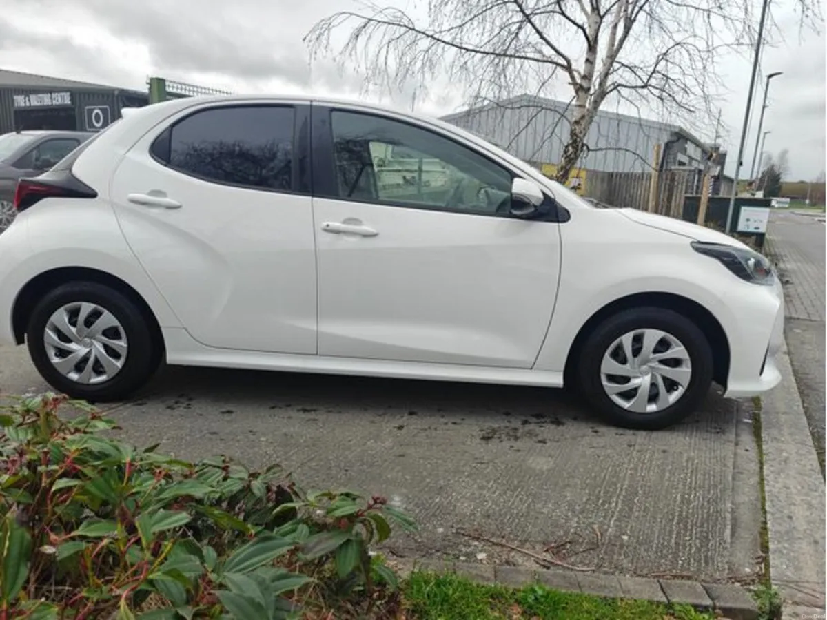 Toyota Yaris 1.0 AUTO/€69 A WEEK - Image 6
