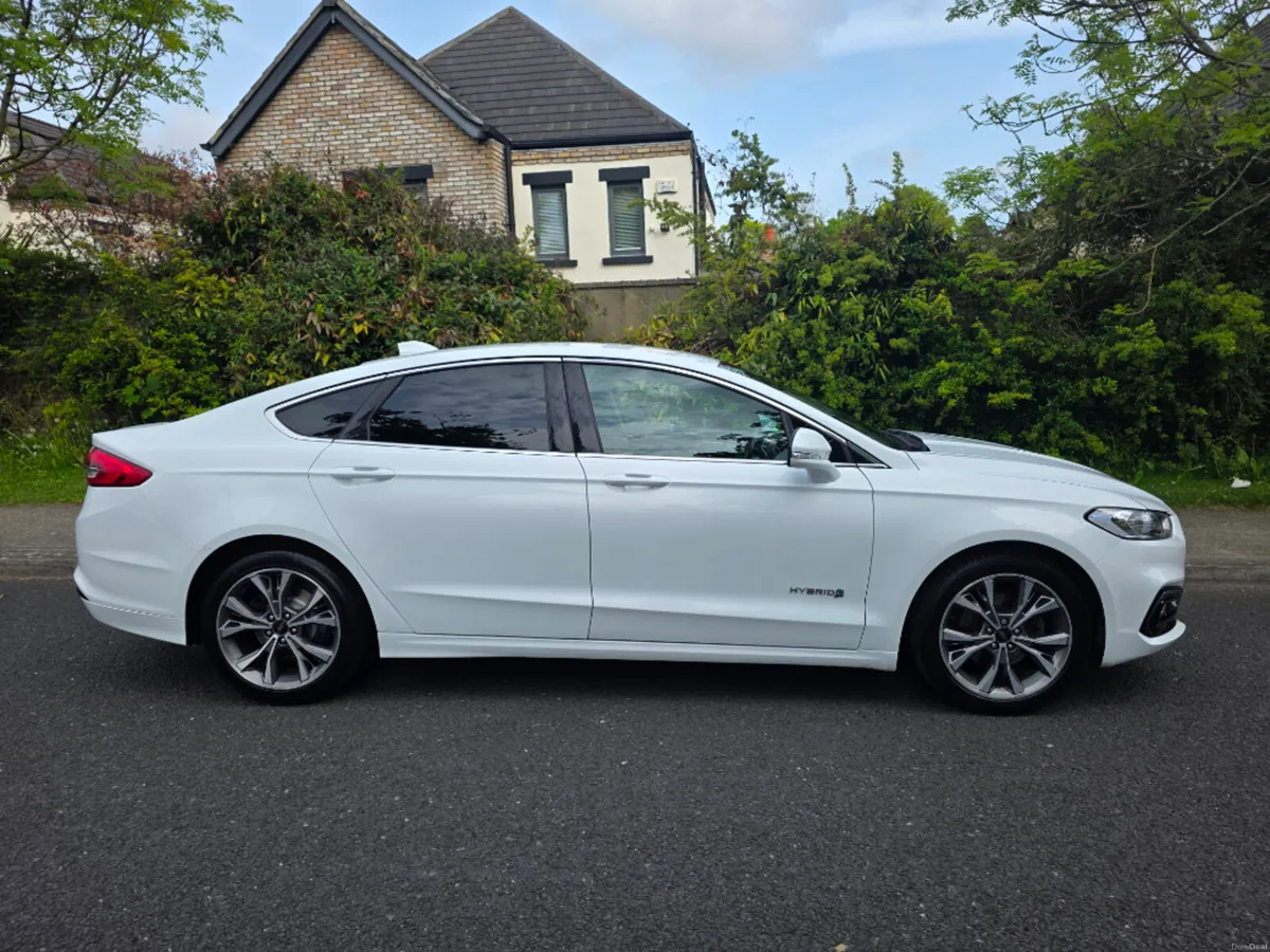 Ford Mondeo Titanium HEV 4D 2.0HY187 4DR A - Image 2