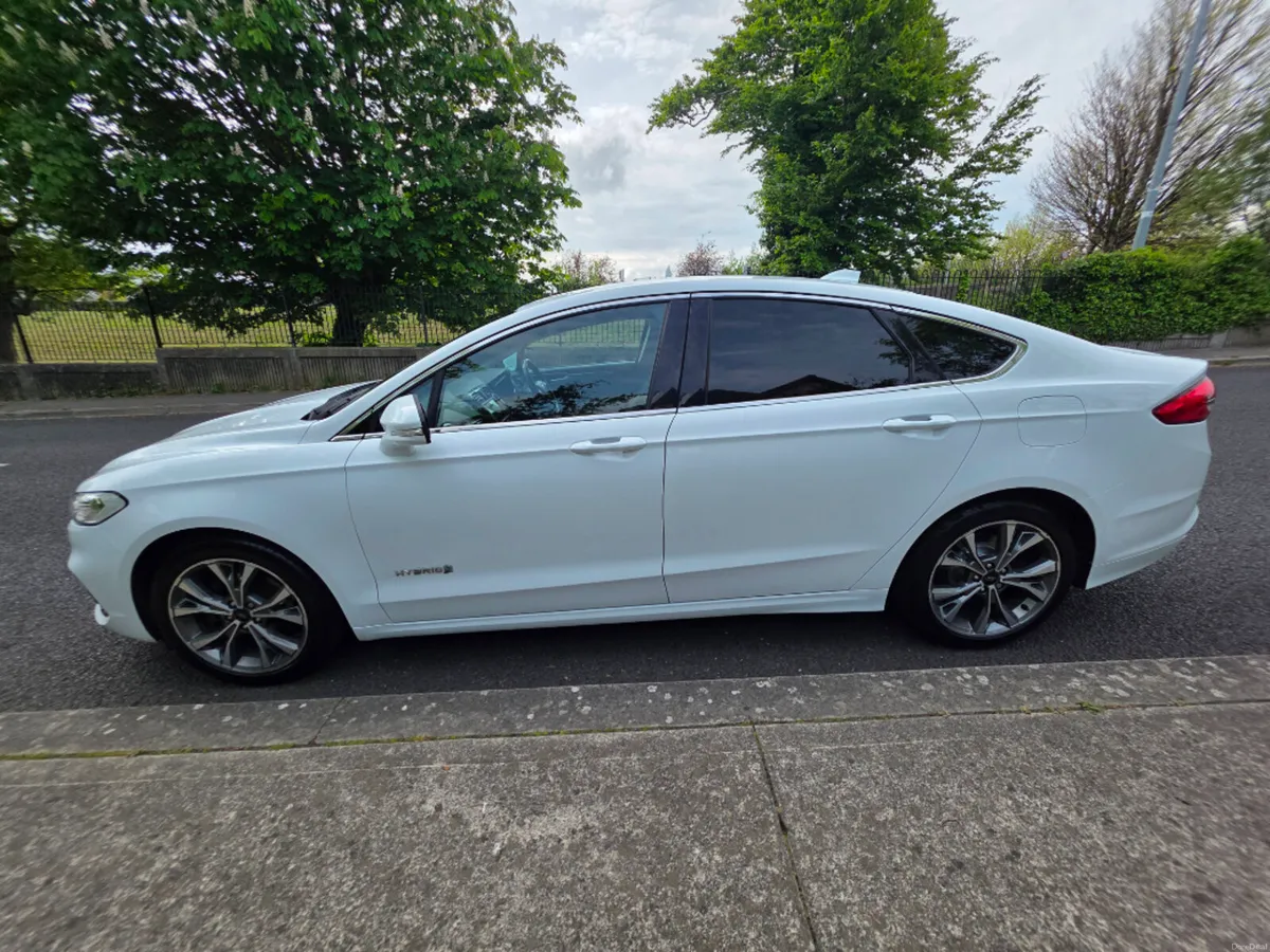 Ford Mondeo Titanium HEV 4D 2.0HY187 4DR A - Image 6