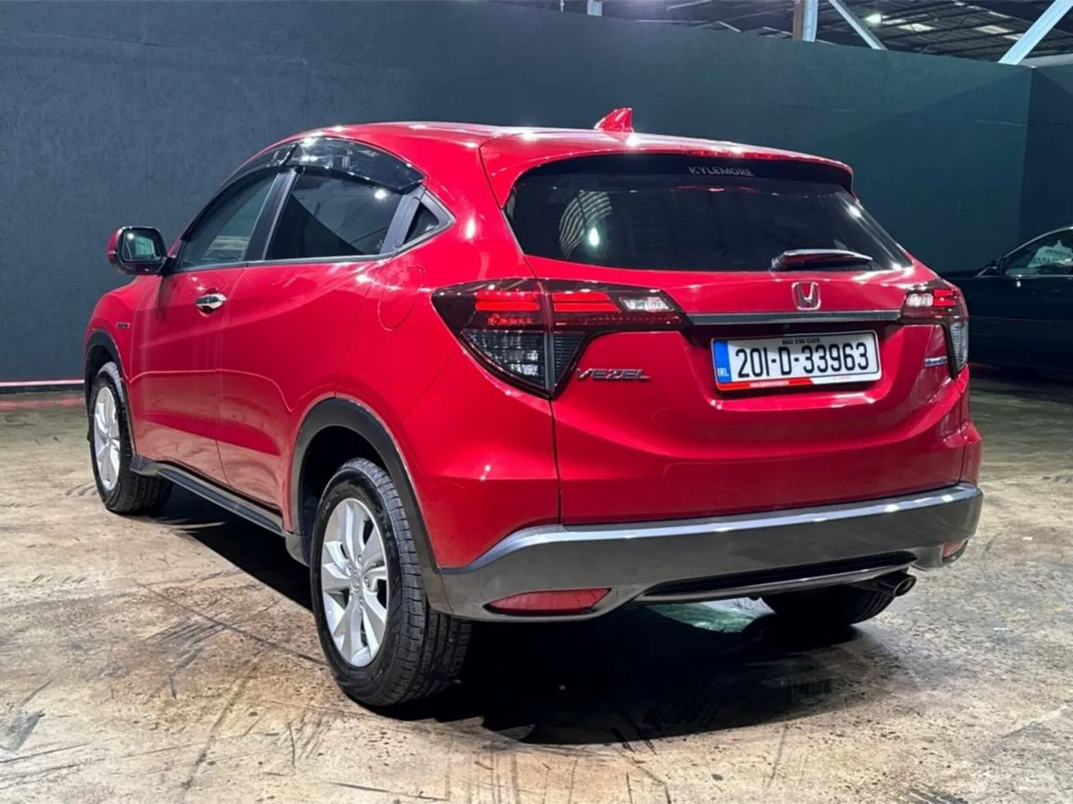 Honda Vezel HYBRID 1.5L AUTOMATIC - REVERSE CAMERA - Image 5