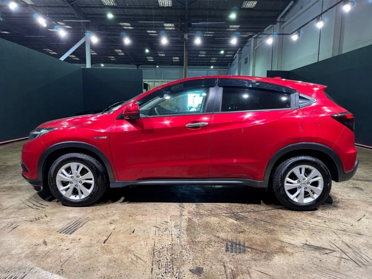 Honda Vezel HYBRID 1.5L AUTOMATIC - REVERSE CAMERA - Image 6