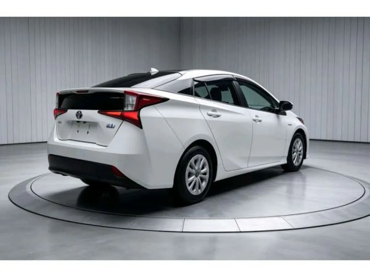 Toyota Prius HYBRID - Image 4