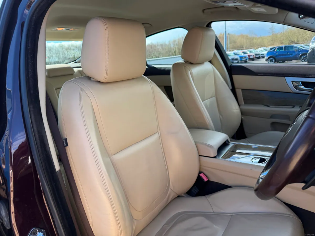 Jaguar XF 2.2 D Premium Luxury 4DR Auto * FULL LEA - Image 6
