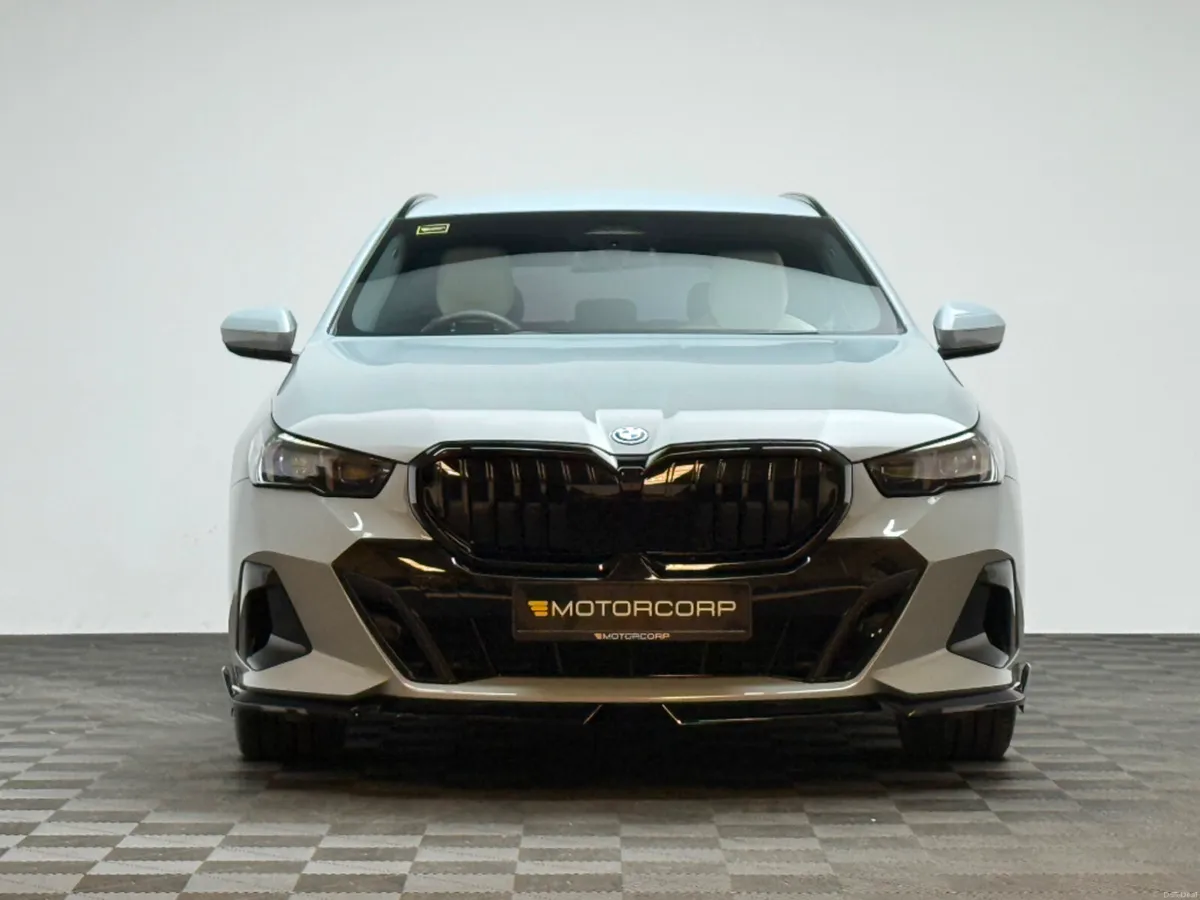 BMW 5-Series 530E M SPORT *SMOKE WHITE INTERIOR* - Image 2