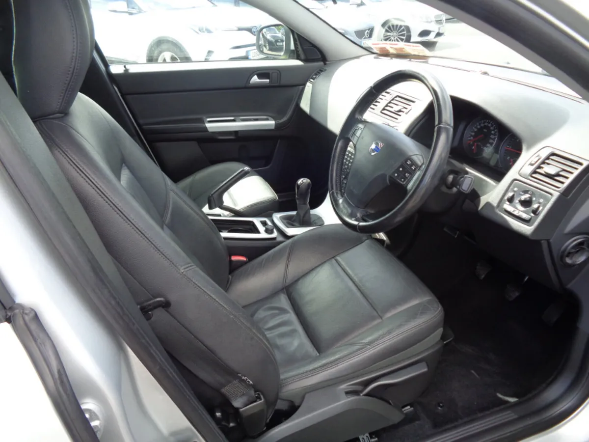 Volvo S40 D2 SE 4DR - Image 5