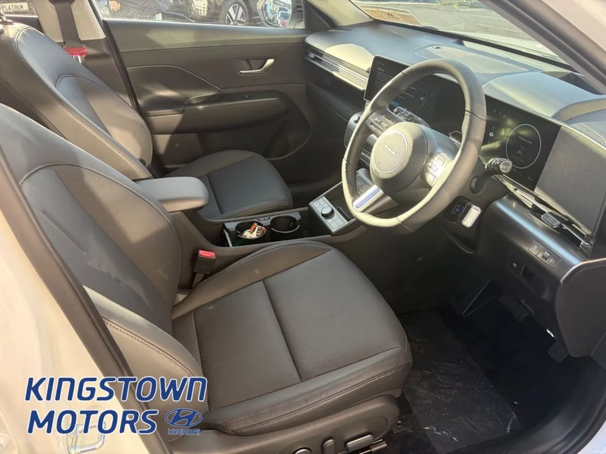 Hyundai KONA Platinum 65Kw two tone - Image 5