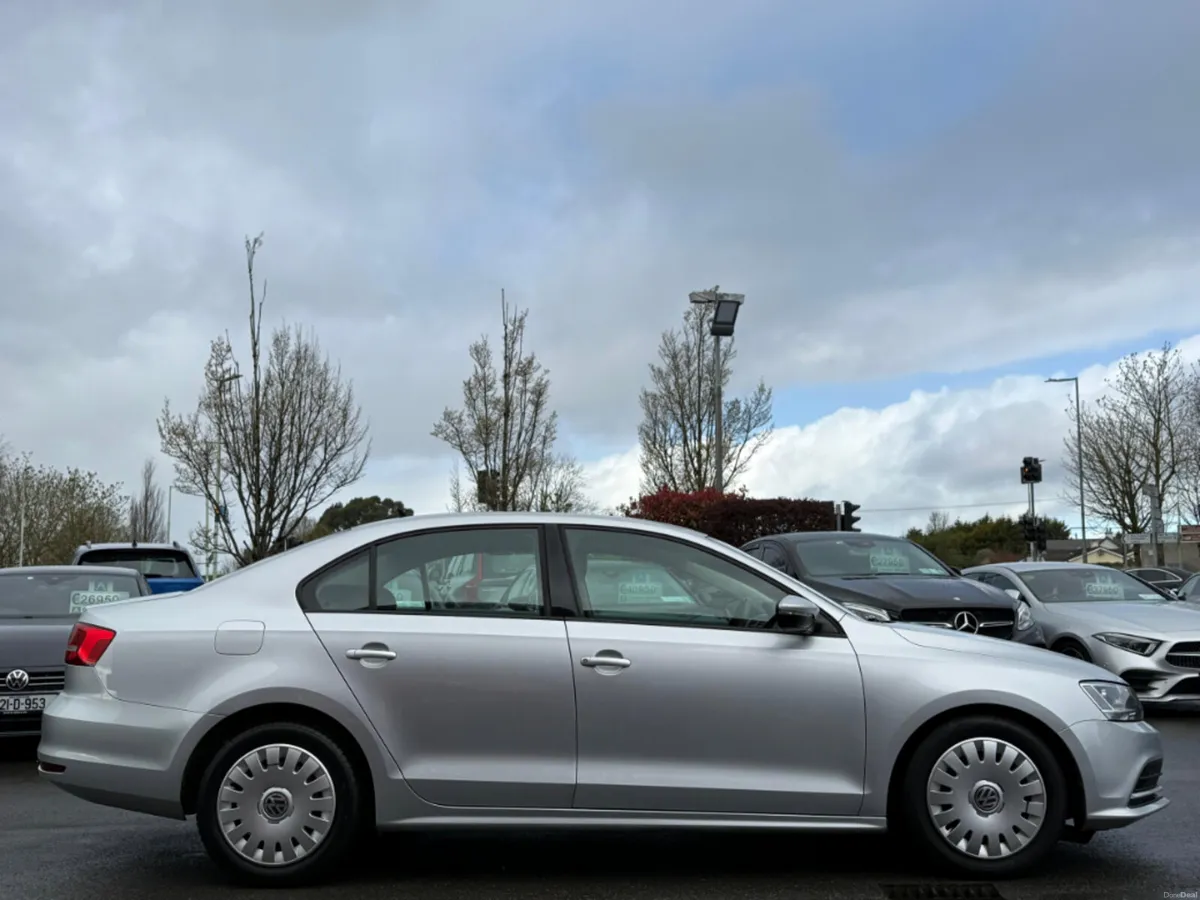 Volkswagen Jetta TL 2.0TDI 110HP 4DR *IRISH CAR* - Image 4