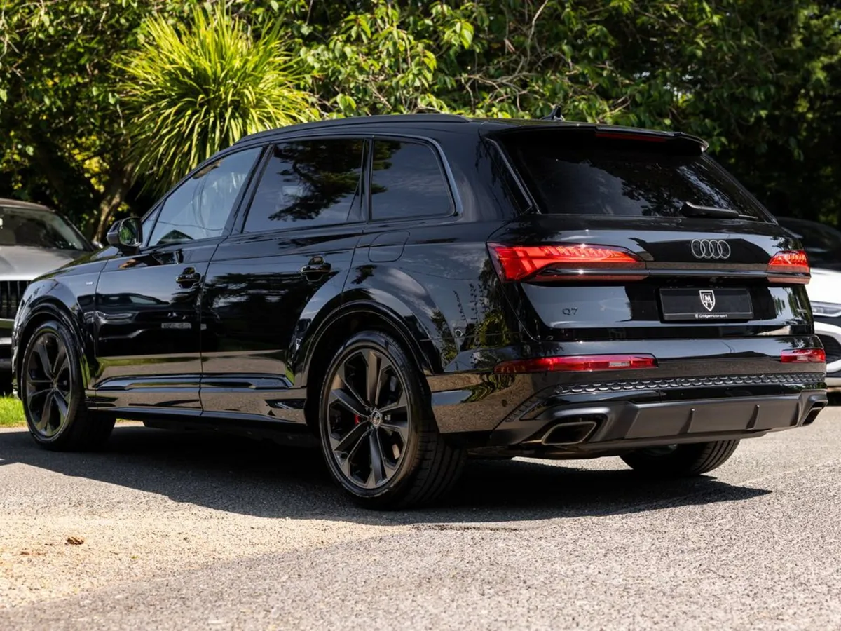 Audi Q7 Q7 TFSIe Black Edition Quattro - Image 2