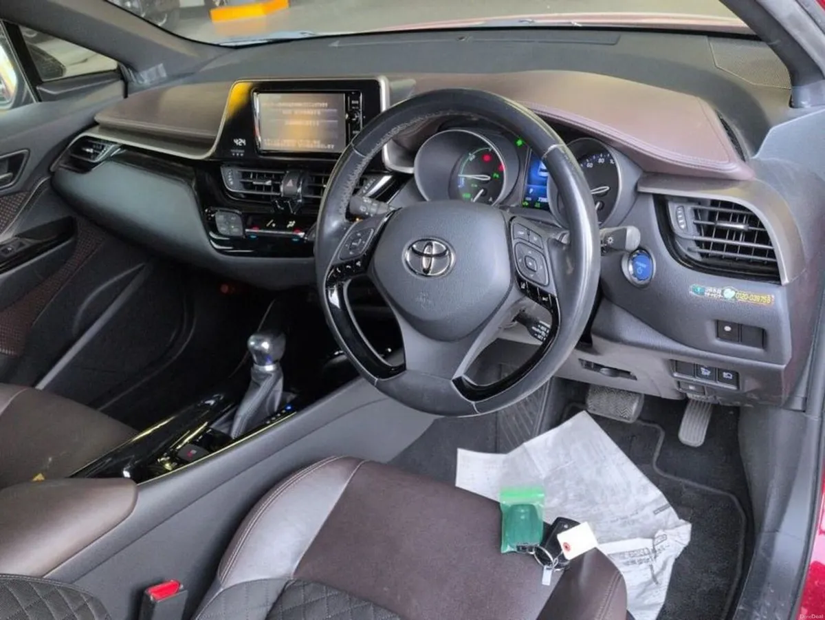 Toyota C-HR G Package Leather seats - Image 2