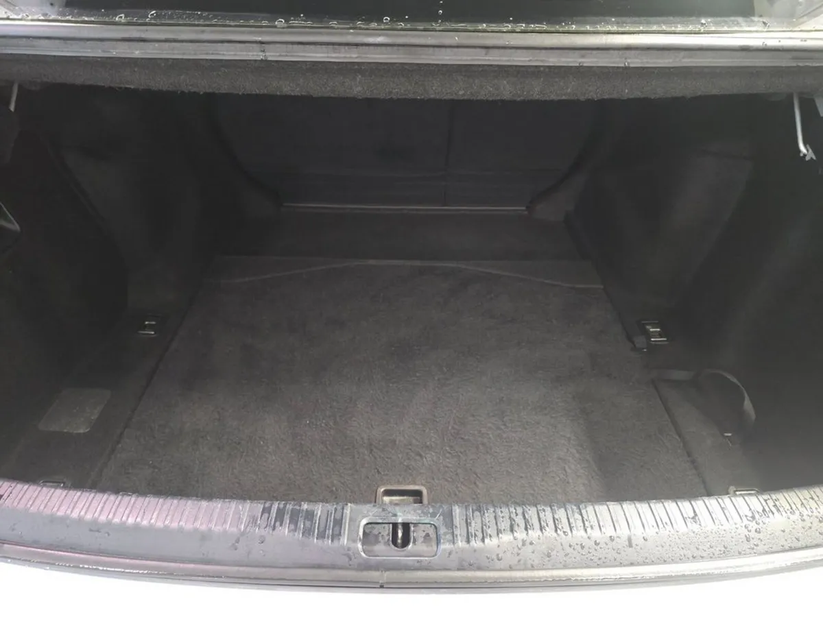 Lexus IS Executive Edition Hybrid Automatic - Image 6