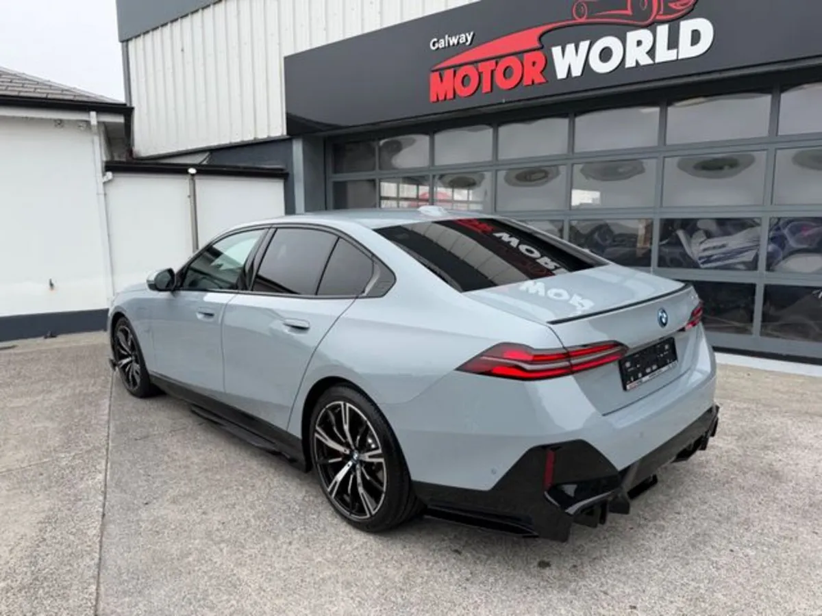 BMW 5-Series 530 E M SPORT PRO TECH PLUS COMFORT P - Image 2