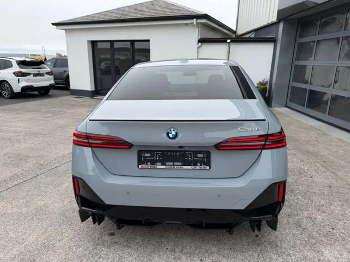 BMW 5-Series 530 E M SPORT PRO TECH PLUS COMFORT P - Image 3