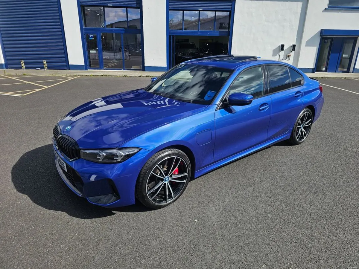 BMW 3-Series ABSOLUTELY LOADED - Image 2