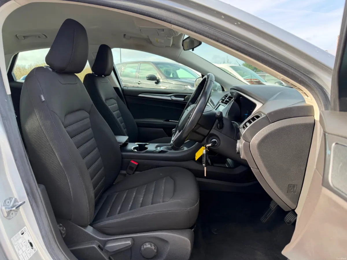 Ford Mondeo Zetec 2.0TD 150BHP * APPLE CAR PLAY / - Image 5