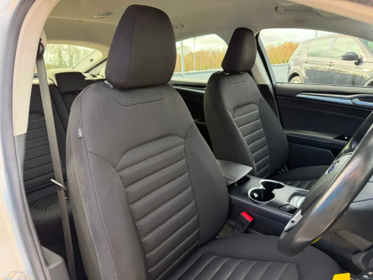Ford Mondeo Zetec 2.0TD 150BHP * APPLE CAR PLAY / - Image 6