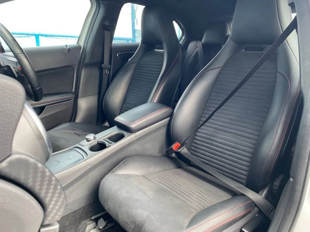Mercedes-Benz A-Class A180 AMG-LINE 1.6 AUTO // DI - Image 5