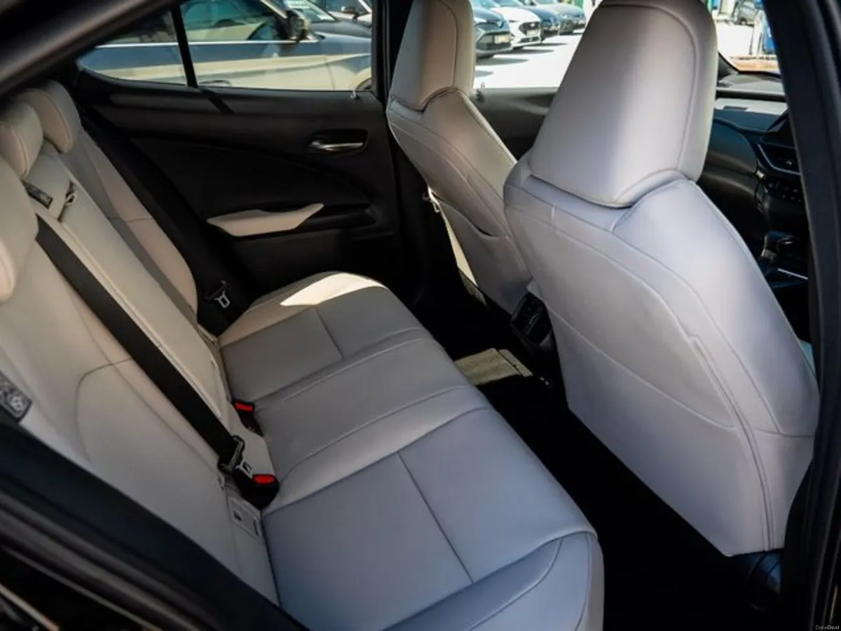 Lexus UX 250H F SPORT DESIGN - Image 3