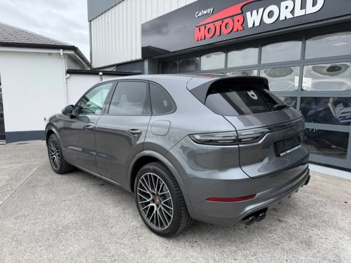 Porsche Cayenne CAYENNE ESTATE E-HYBRID 5DR TIPTRO - Image 2