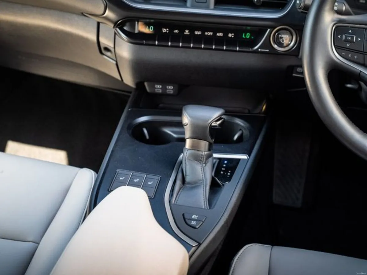 Lexus UX 250H F SPORT DESIGN - Image 6