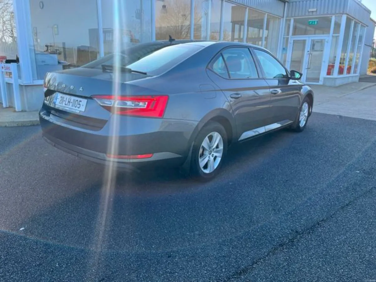 Skoda Superb 1.6tdi 120HP DSG 4D - Image 2
