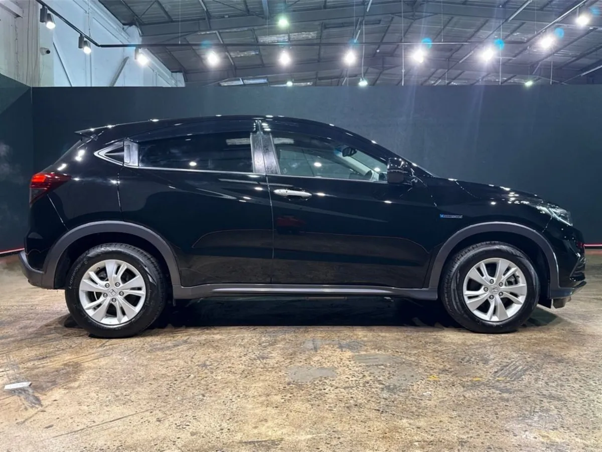 Honda Vezel AUTOMATIC 1.5L HYBRID HONDA X - REVERS - Image 2