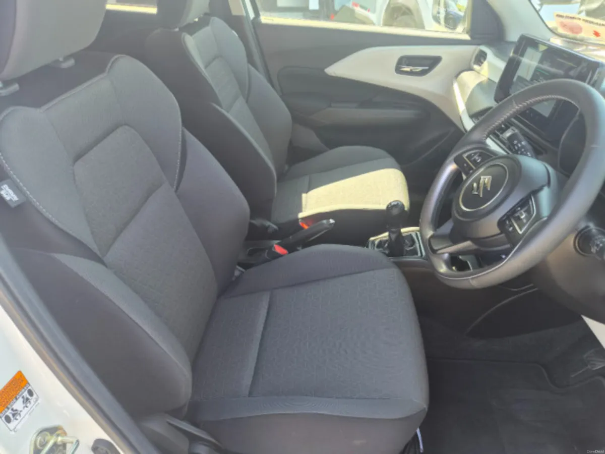 Suzuki Swift 1.2 Hybrid Motion - Image 6