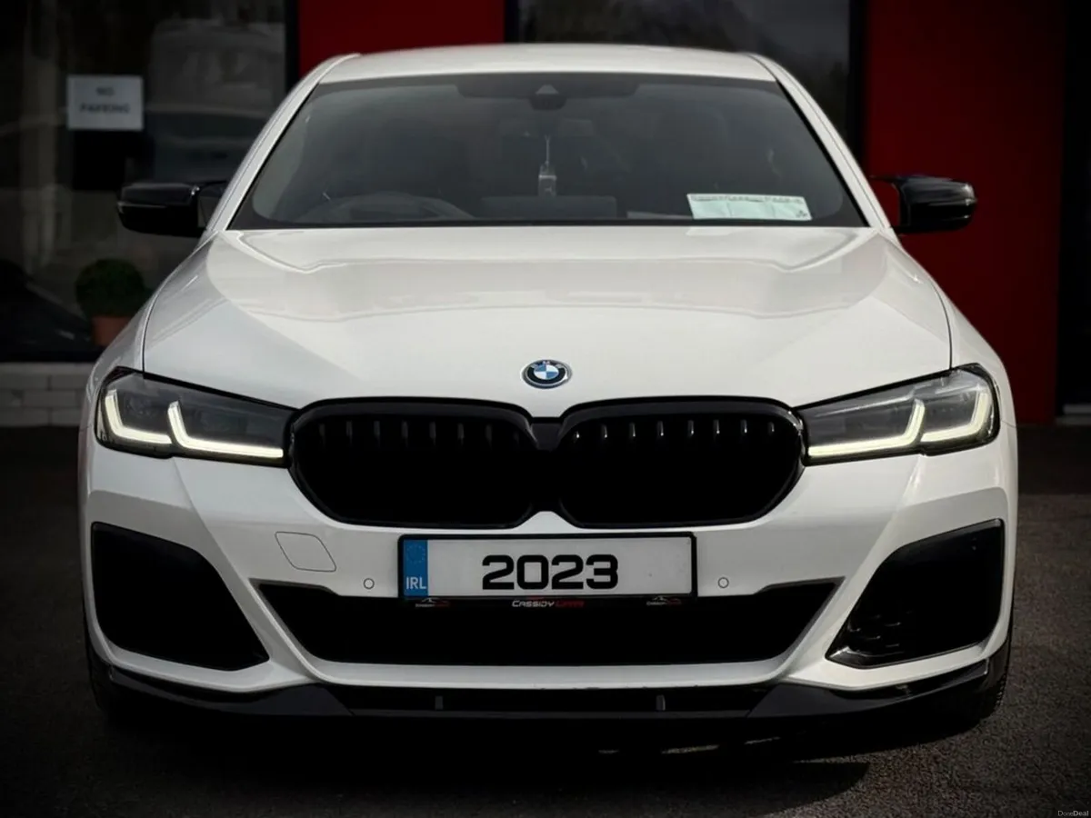 BMW 5-Series 530E M SPORT // SAME DAY FINANCE // M - Image 2
