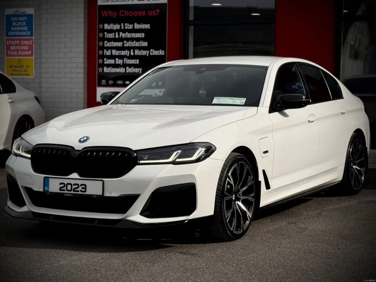 BMW 5-Series 530E M SPORT // SAME DAY FINANCE // M - Image 3