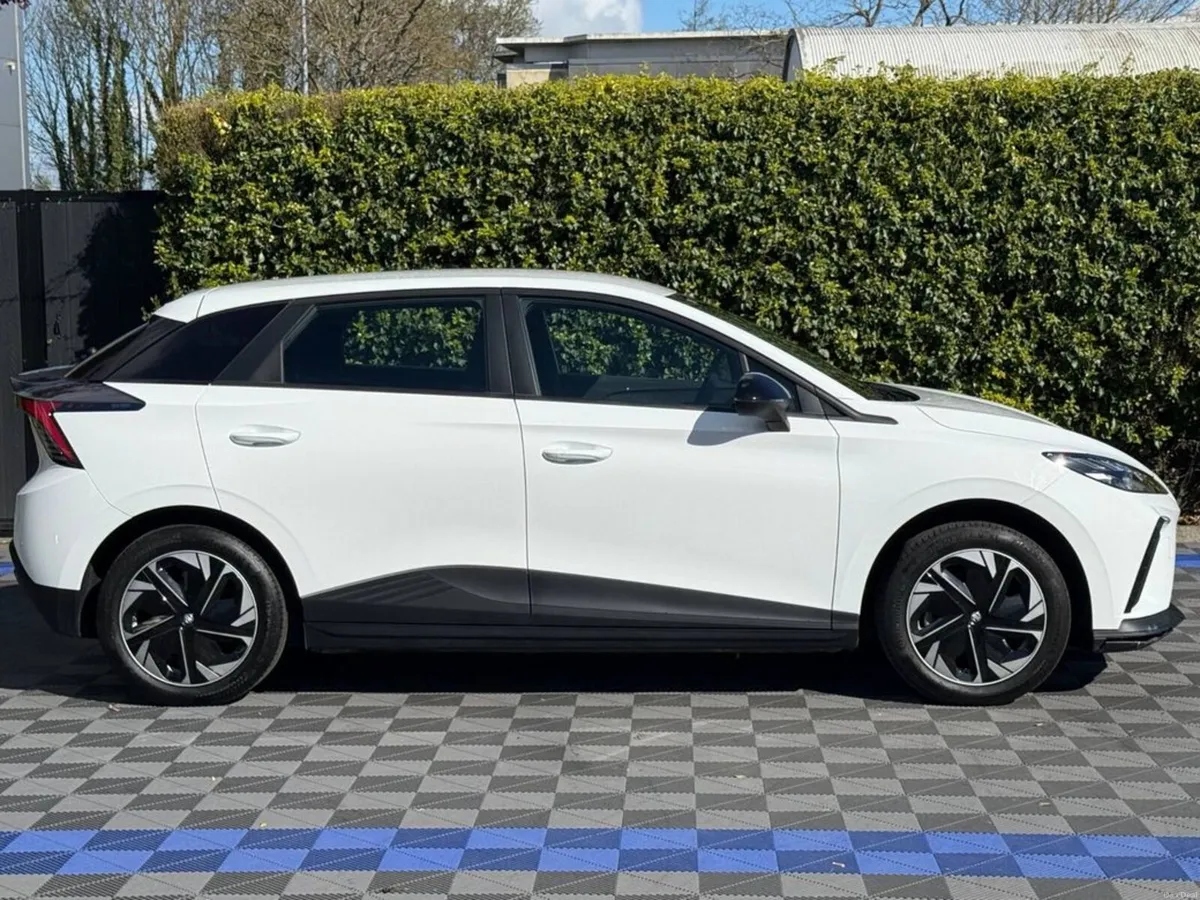 MG 4 MG4 EXCITE 51KWH // APPLE CARPLAY/ANDROID AUT - Image 2