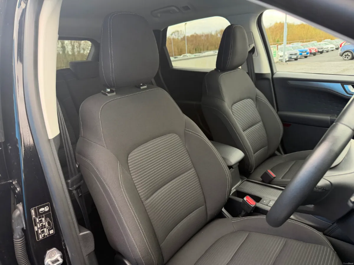 Ford Kuga Titanium 5D 1.5TD120 * APPLE CAR PLAY / - Image 6
