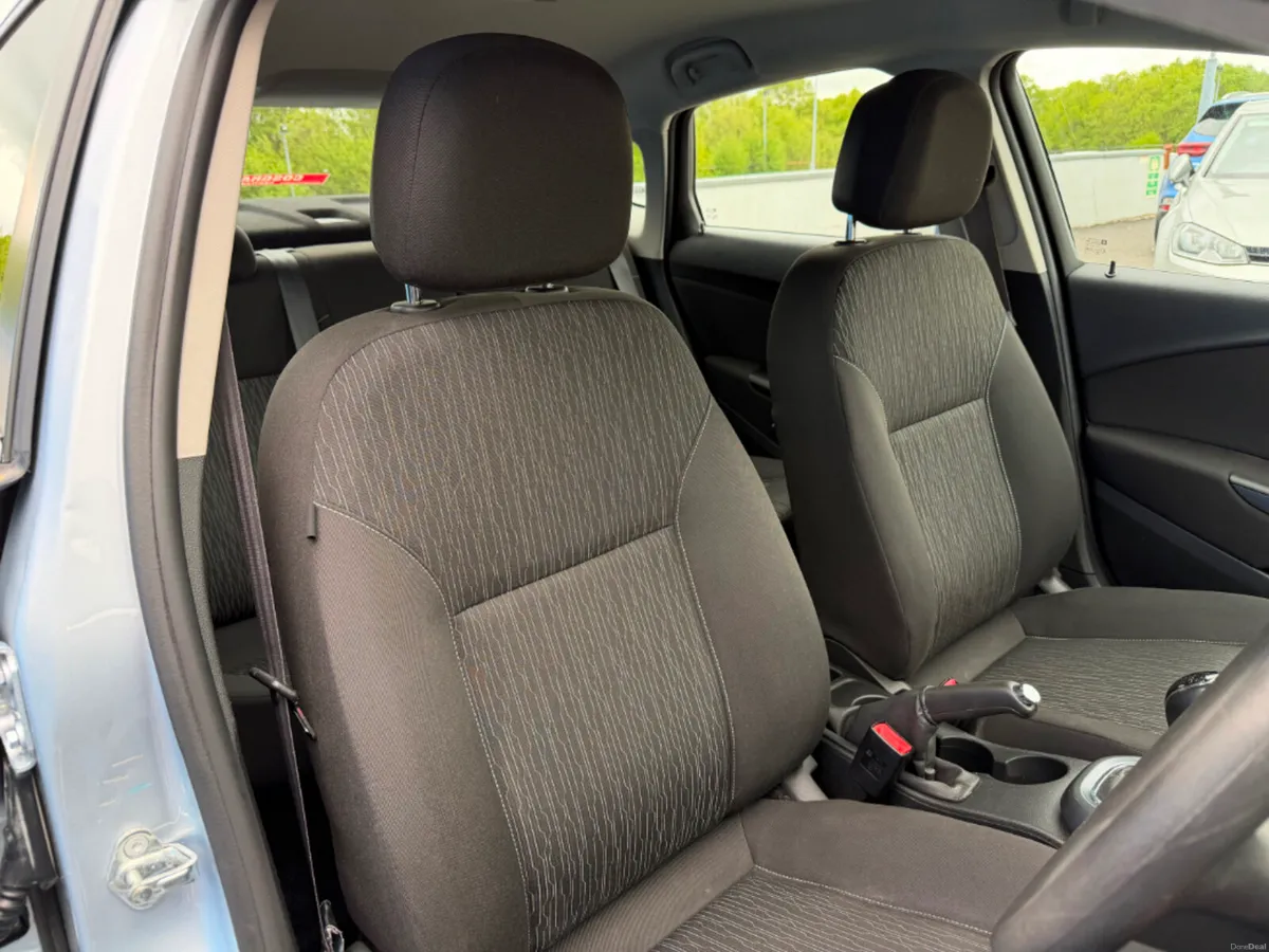 Opel Astra Saloon 1.6cdti 110PS 4DR * BLUETOOTH * - Image 6