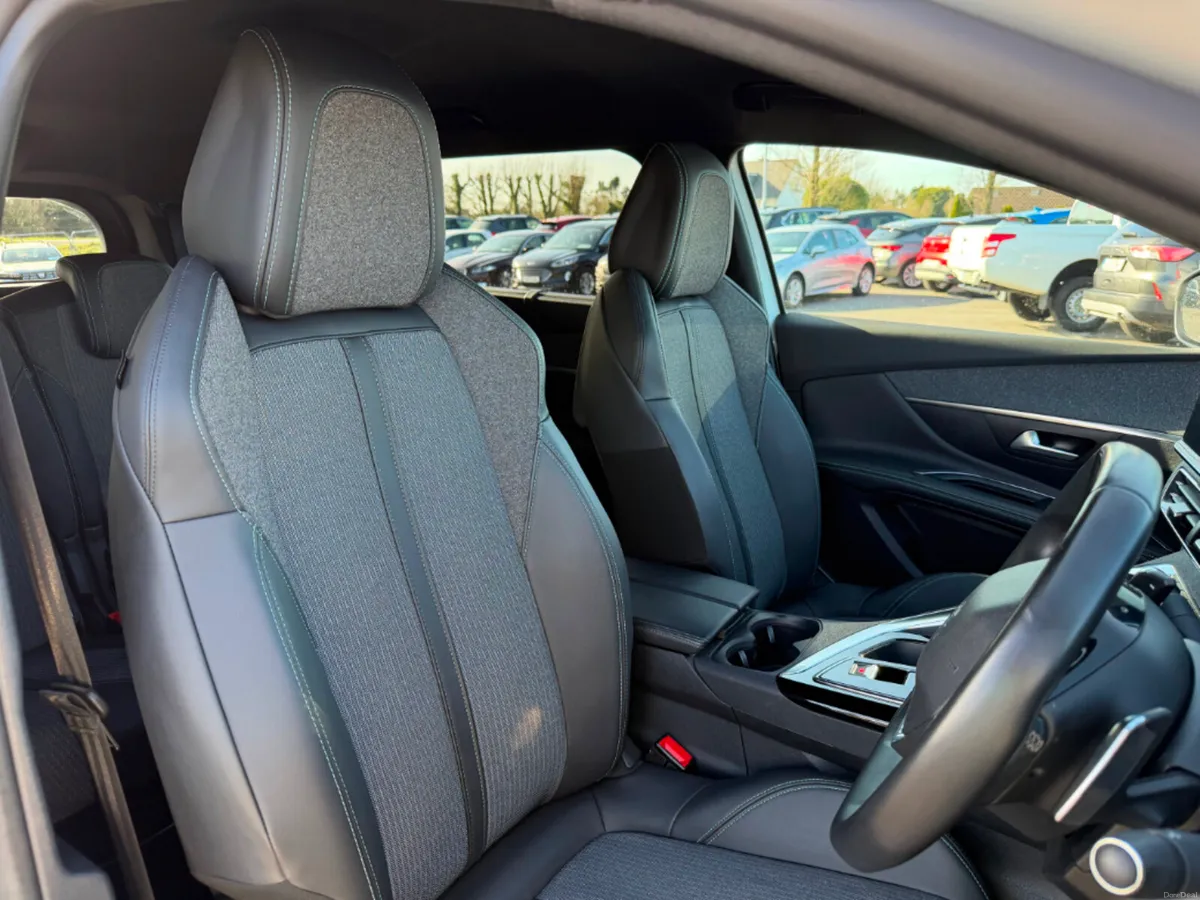 Peugeot 5008 FL Allure 1.5 Blue HDI 130 AUTO * 3 I - Image 6