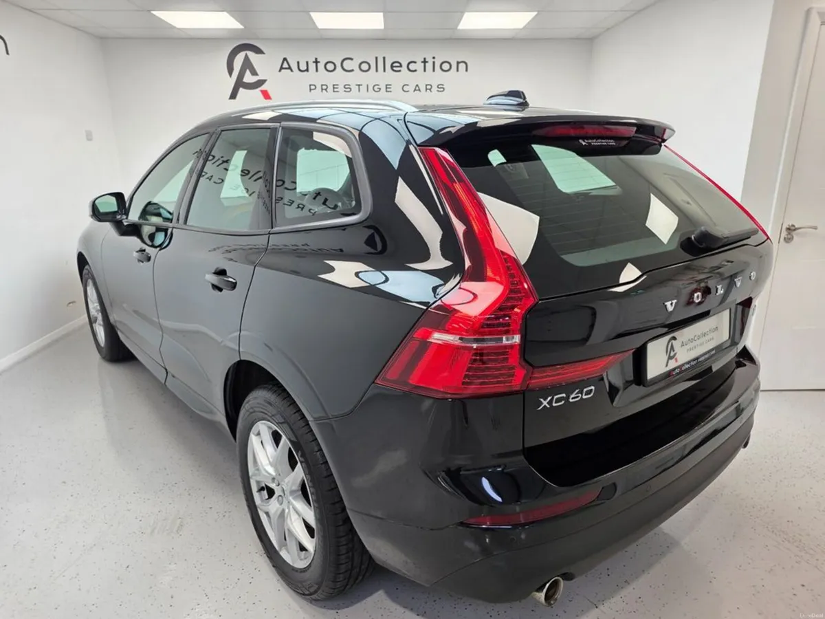 Volvo XC60 **MOMENTUM**DIESEL**AUTO** - Image 5