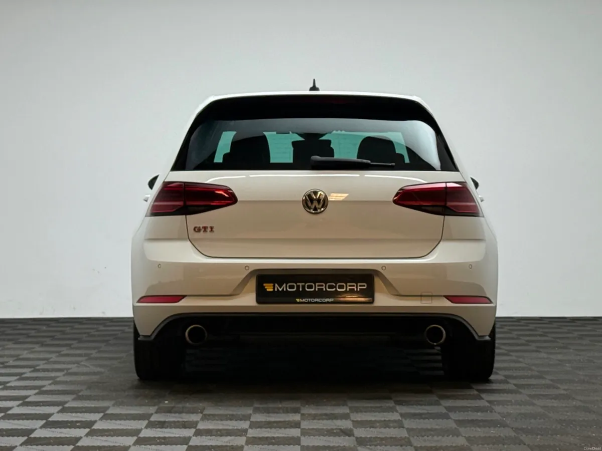 Volkswagen Golf GTI PERF 2.0 245HP AUTO - Image 6