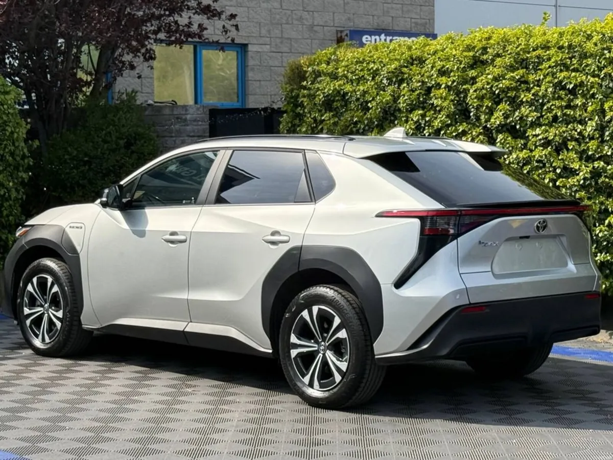 Toyota bZ4X MOTION // TINY MILEAGE // APPLE CARPLA - Image 5
