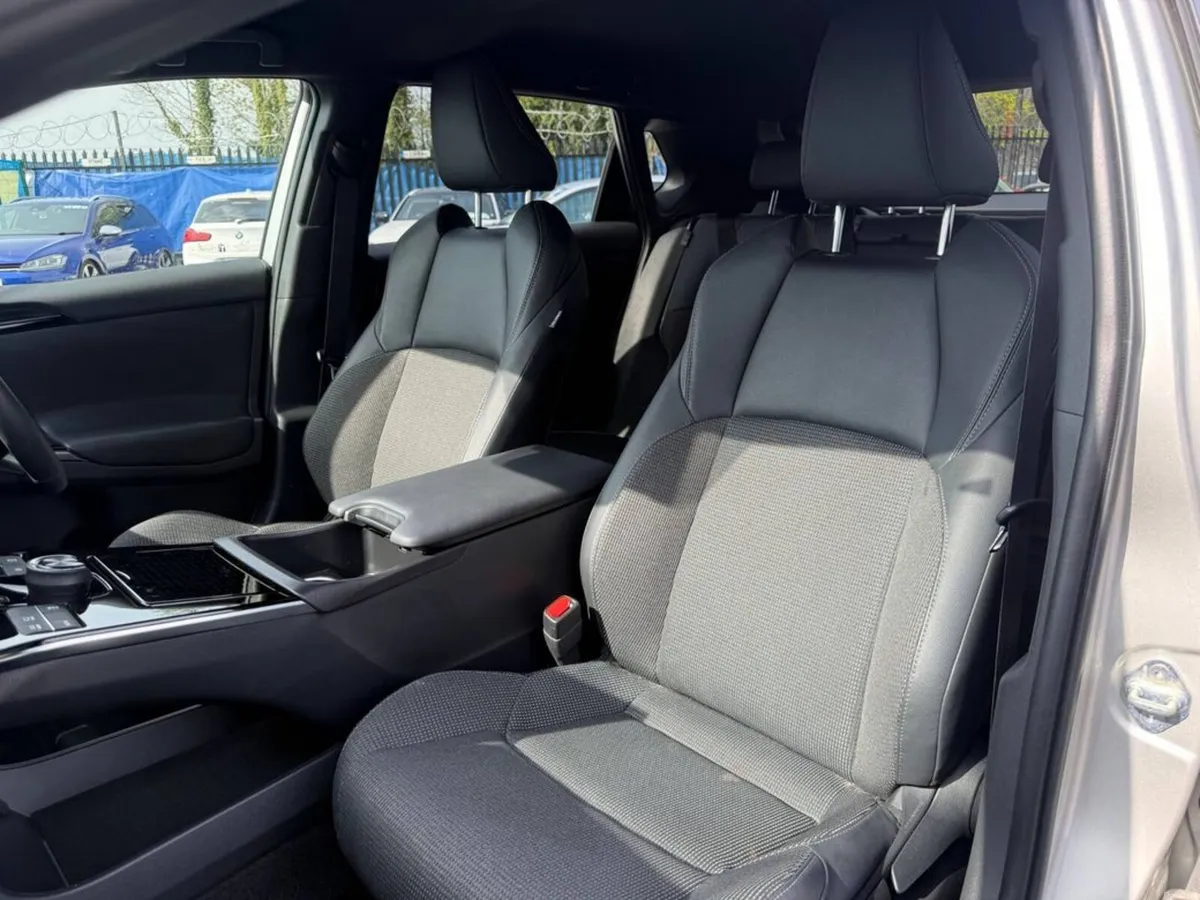 Toyota bZ4X MOTION // TINY MILEAGE // APPLE CARPLA - Image 6