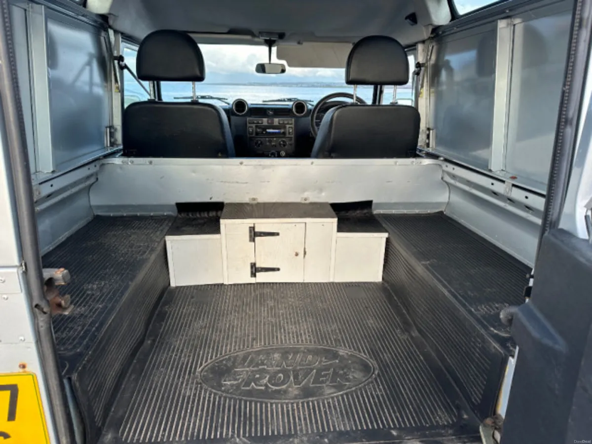 Land Rover Defender COUNTY HARD TOP - Image 4