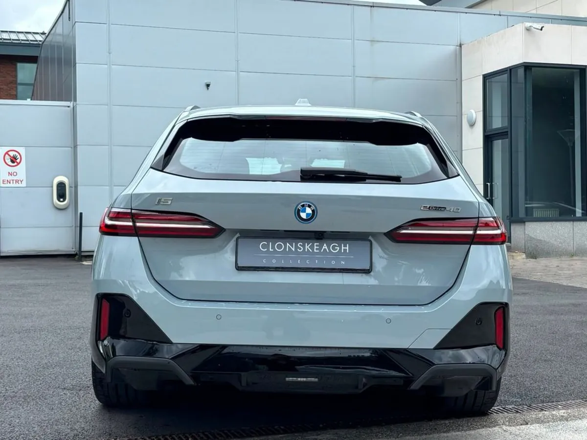BMW i5 EDRIVE40 M SPORT - Image 6