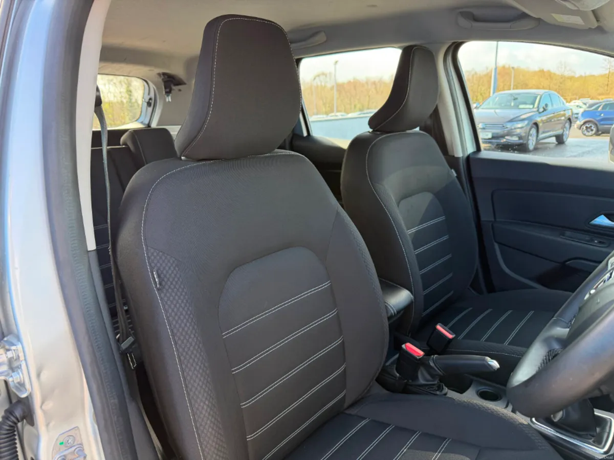 Dacia Duster Comfort 4X2 5DR * REVERSING CAMERA / - Image 6