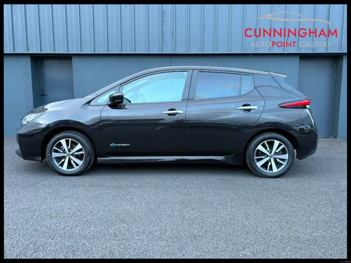 Nissan Leaf SV 40kWh Auto - Image 4