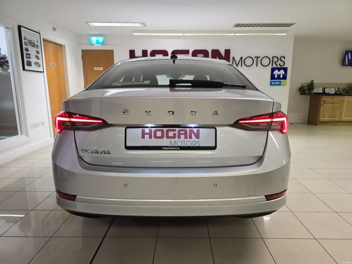 Skoda Octavia 2.0 TDi Ambition 5DR H/B - Image 5