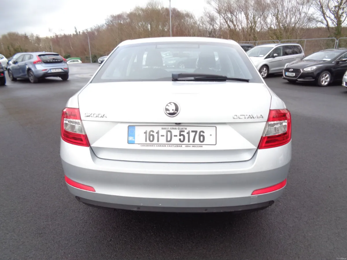 Skoda Octavia Style 1.6 TDI 110HP 4DR * REVERSING - Image 4