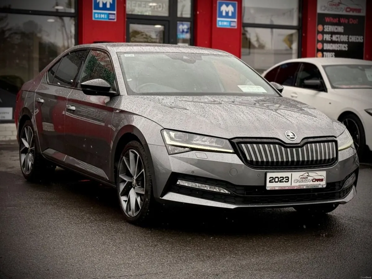 Skoda Superb SPORTLINE PLUS IV PHEV DSG // HYBRID - Image 4