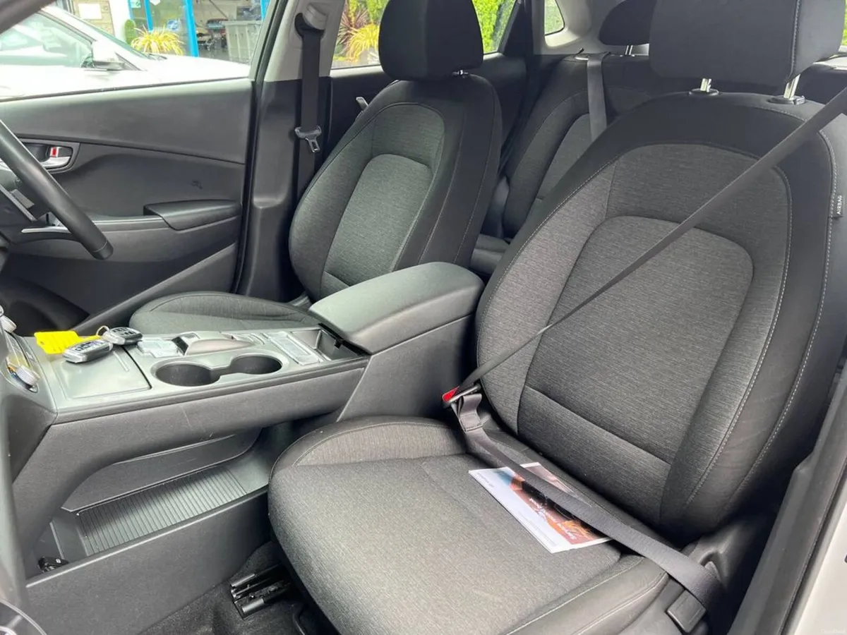 Hyundai KONA PREMIUM 65KWH LONG RANGE // LOW MILEA - Image 6