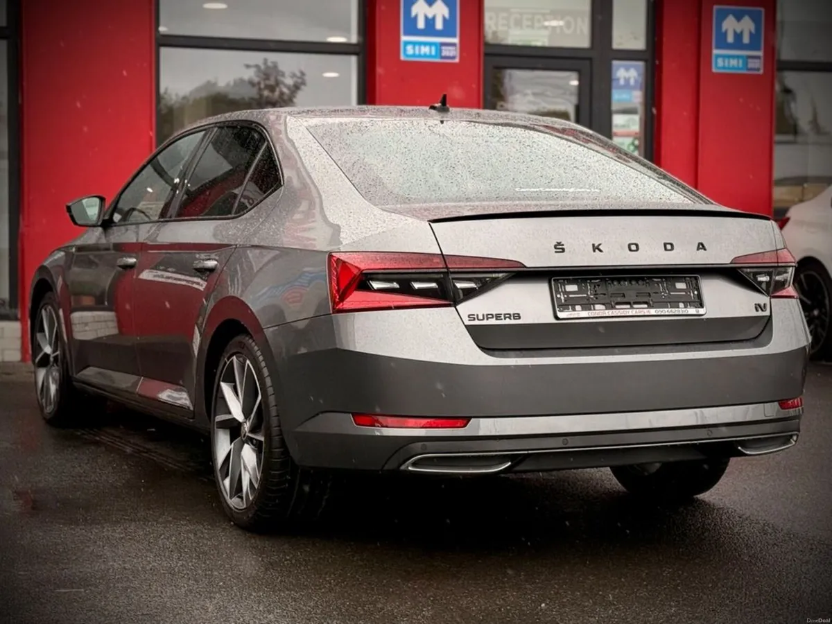 Skoda Superb SPORTLINE PLUS IV PHEV DSG // HYBRID - Image 6
