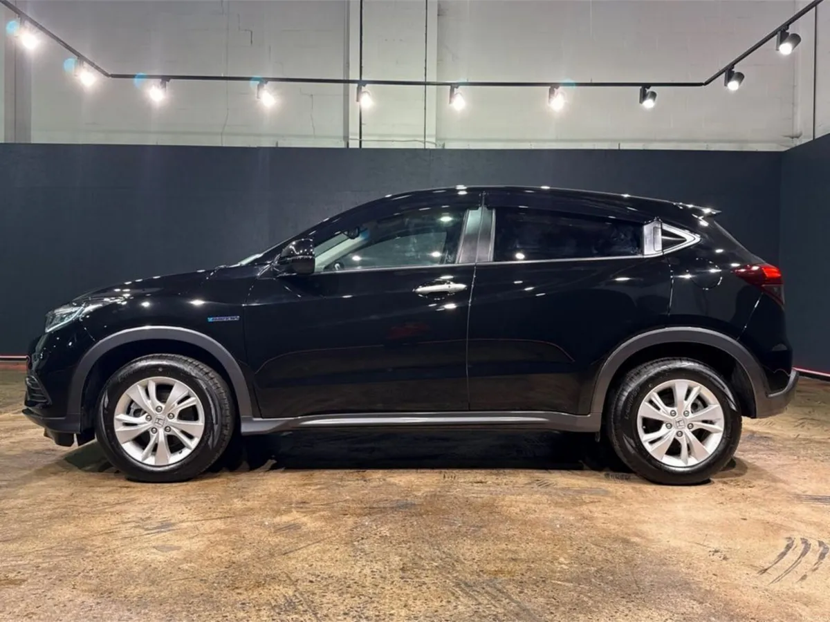 Honda Vezel AUTOMATIC 1.5L HYBRID HONDA X - REVERS - Image 6
