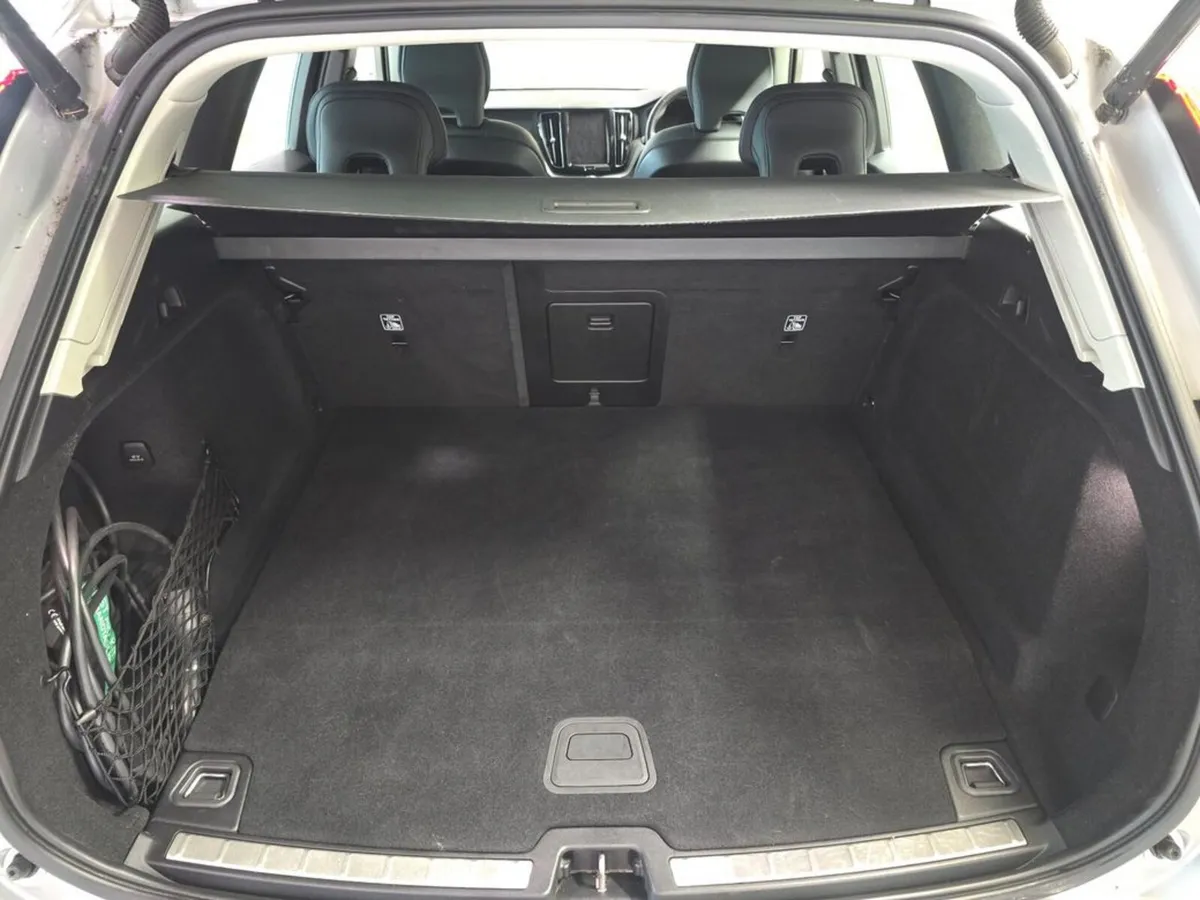 Volvo XC60 T6 PHEV Plus Bright AWD * Best Spec * - Image 6