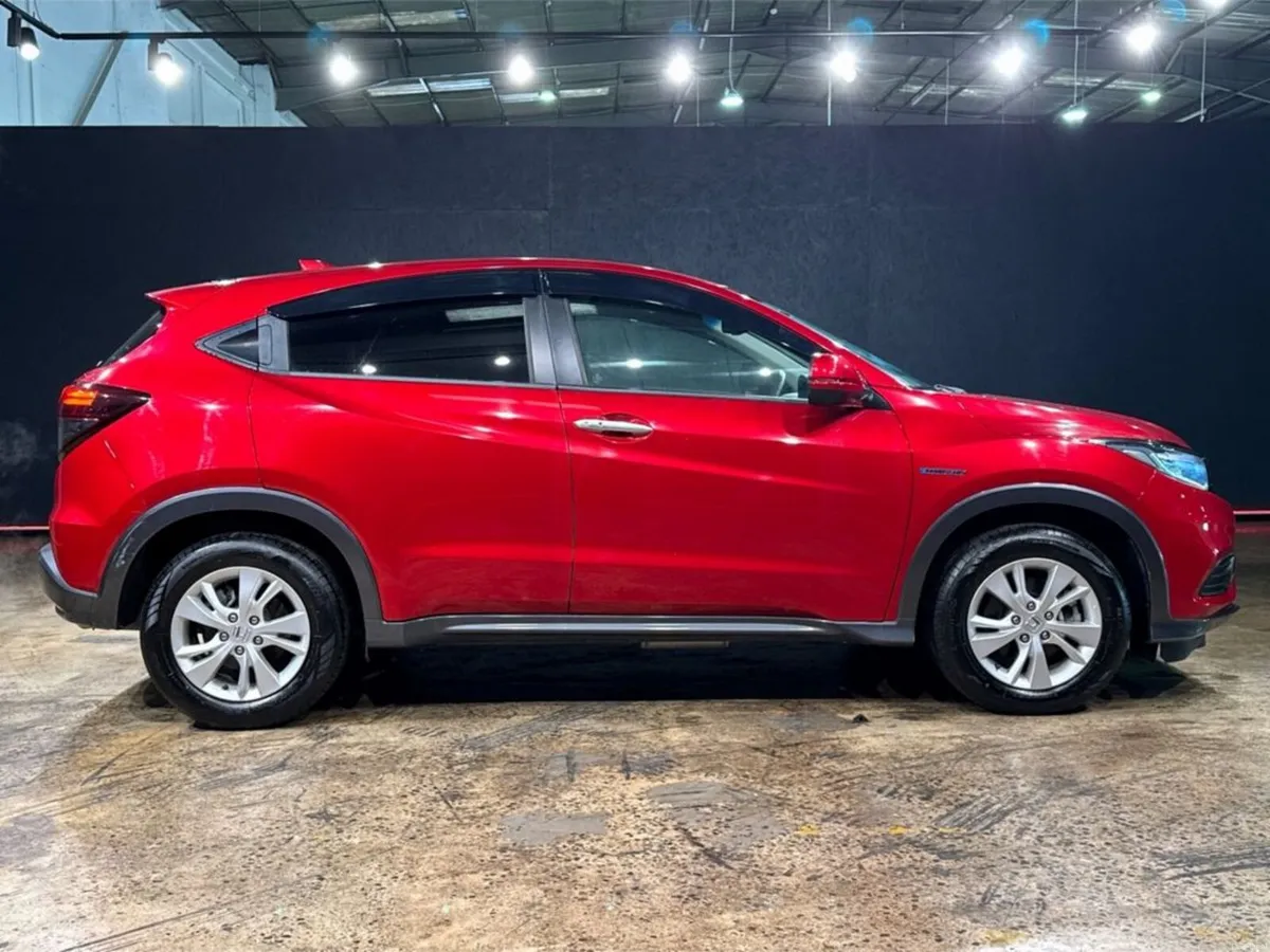 Honda Vezel 1.5L HYBRID AUTOMATIC - REVERSE CAMERA - Image 2