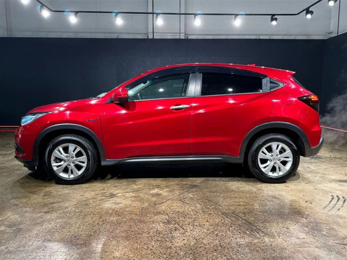 Honda Vezel 1.5L HYBRID AUTOMATIC - REVERSE CAMERA - Image 6